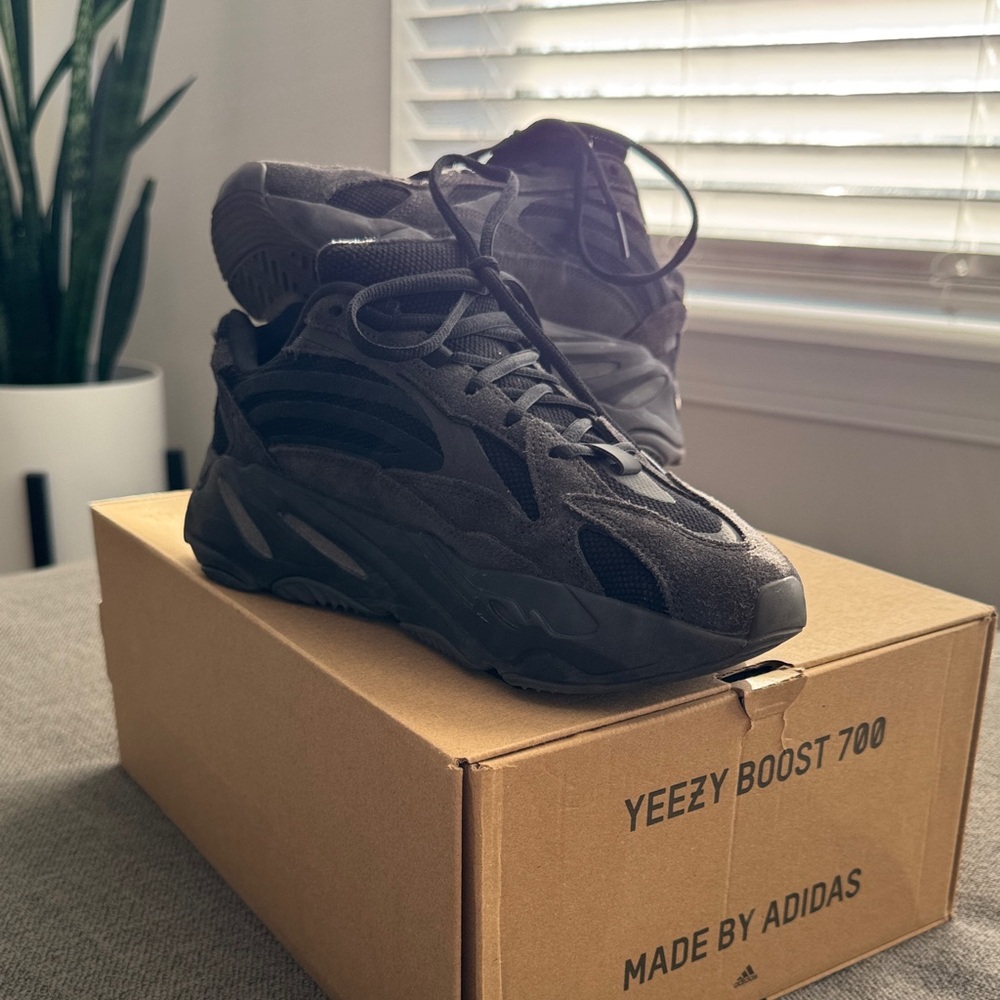 Yeezy Boost 700 V2 Vanta
